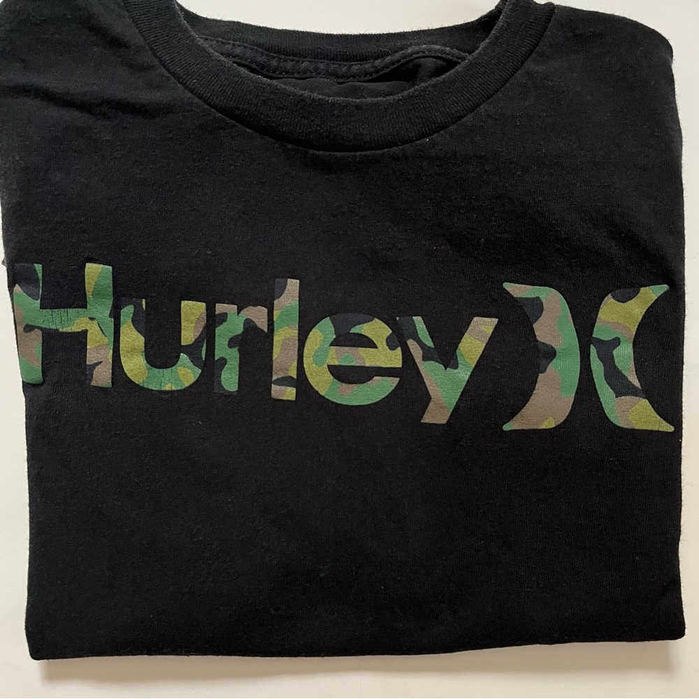 Hurley black and green Guys Camo logo short sleeve tee size medium